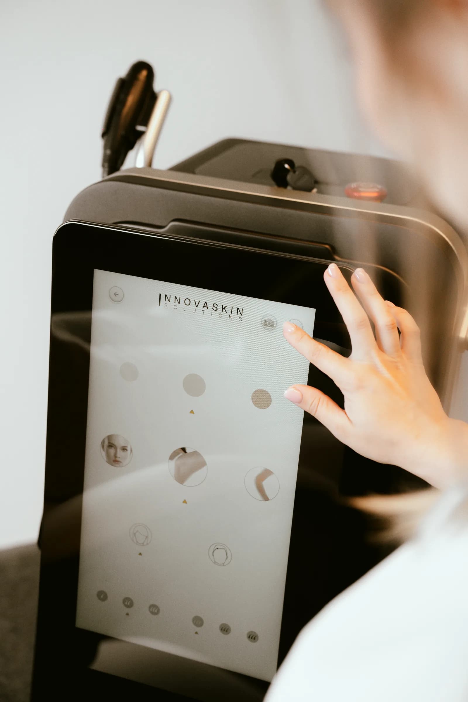 InnovaSkin Solutions interface op het diodelaser toestel