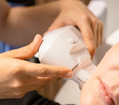 HIFU Osiris Max in actie tijdens een behandeling