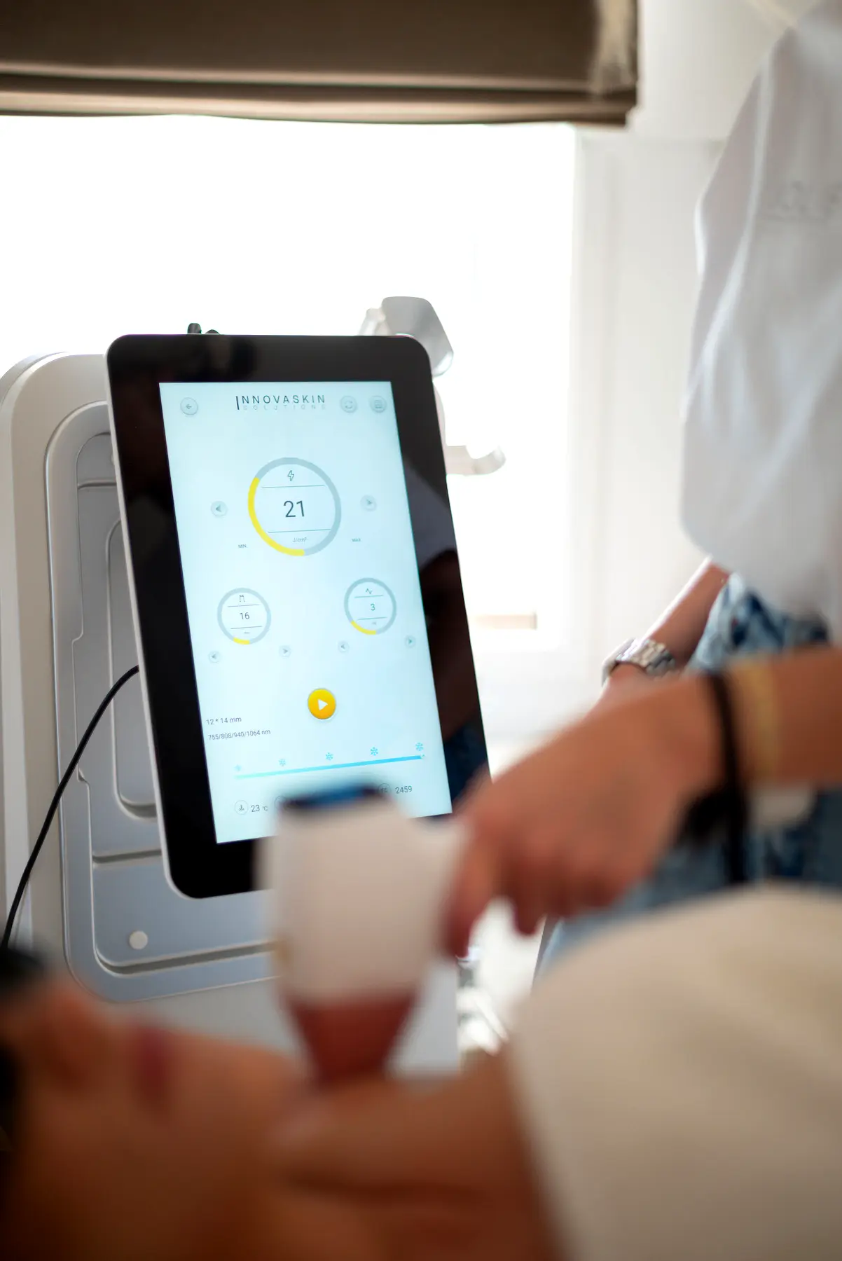 ClearWave Ultra 4 in actie in de behandelruimte
